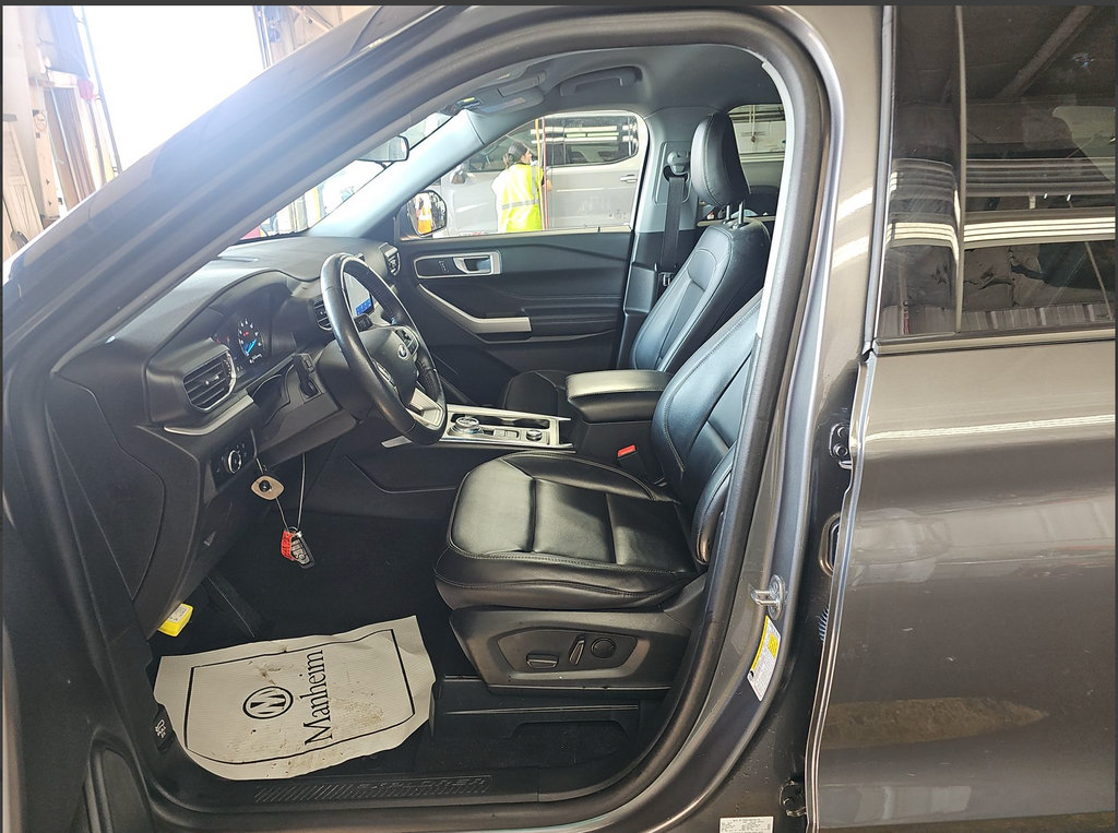 Used 2023 Ford Explorer XLT w/ Equipment Group 202A AWD/4WD image 18