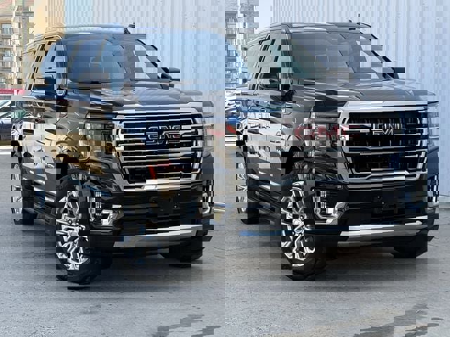 Used 2021 GMC Yukon XL SLT image 2