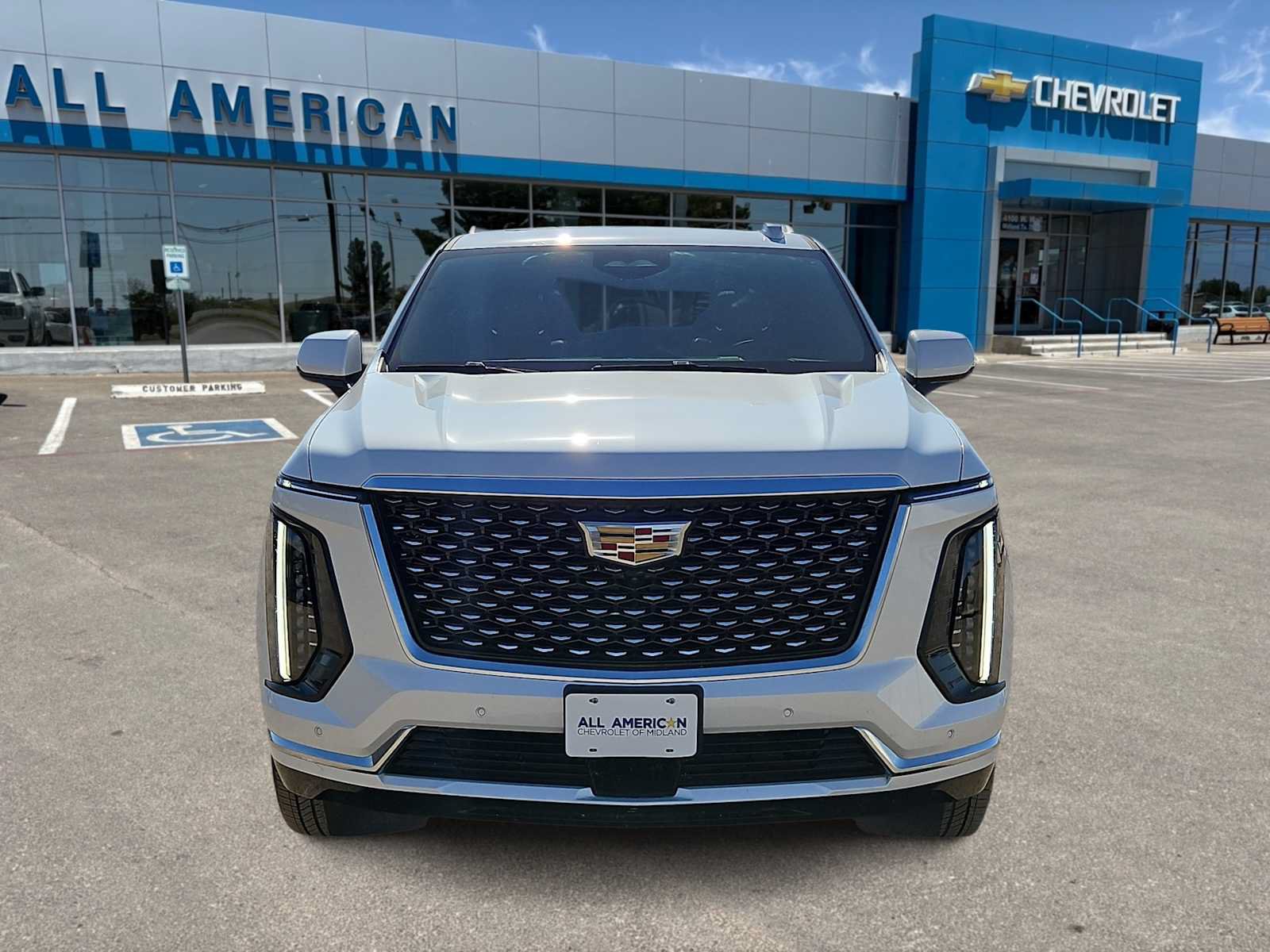 Used 2025 Cadillac Escalade Premium Luxury AWD/4WD image 3