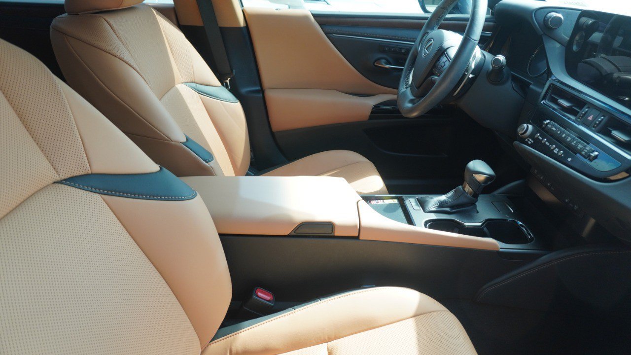 Used 2024 Lexus ES 350 w/ Premium Package FWD image 8