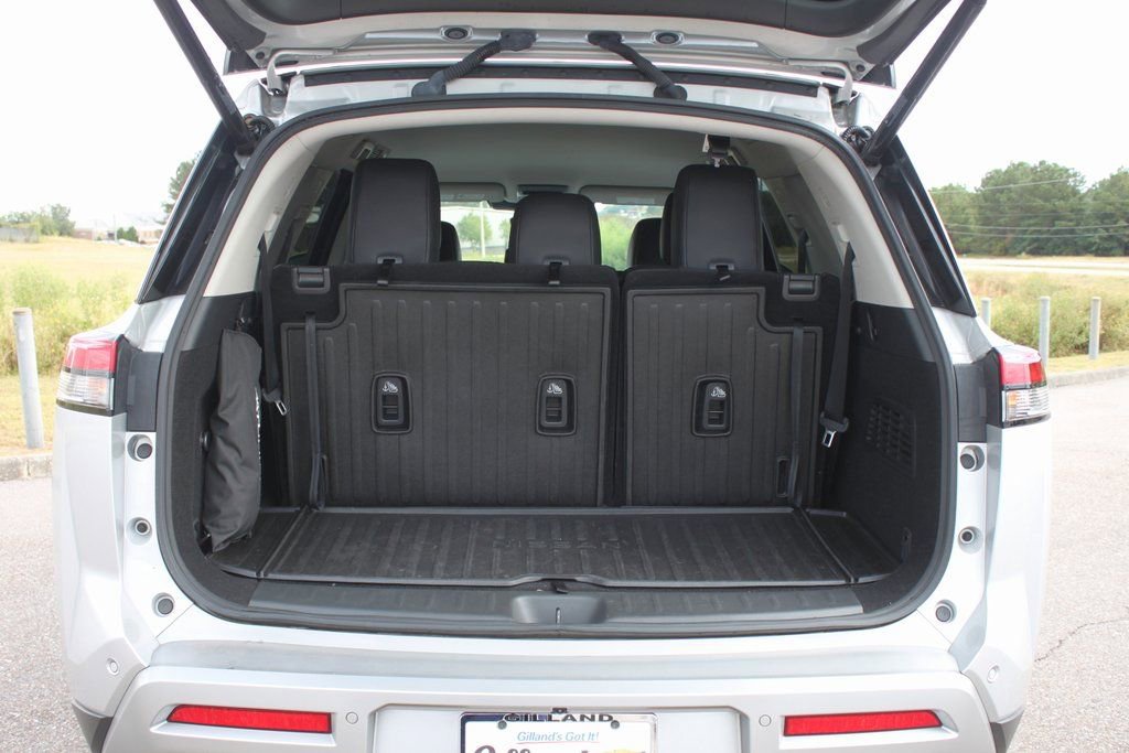 Used 2023 Nissan Pathfinder SL w/ Lighting Package (N92) image 24