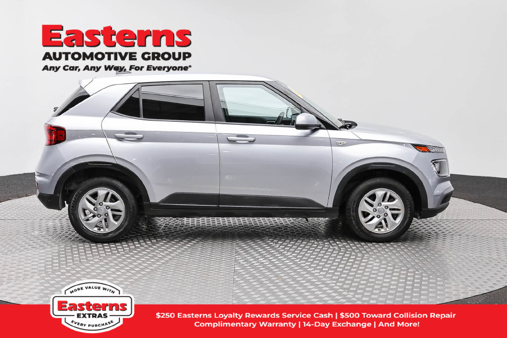Used 2022 Hyundai Venue SE FWD image 5