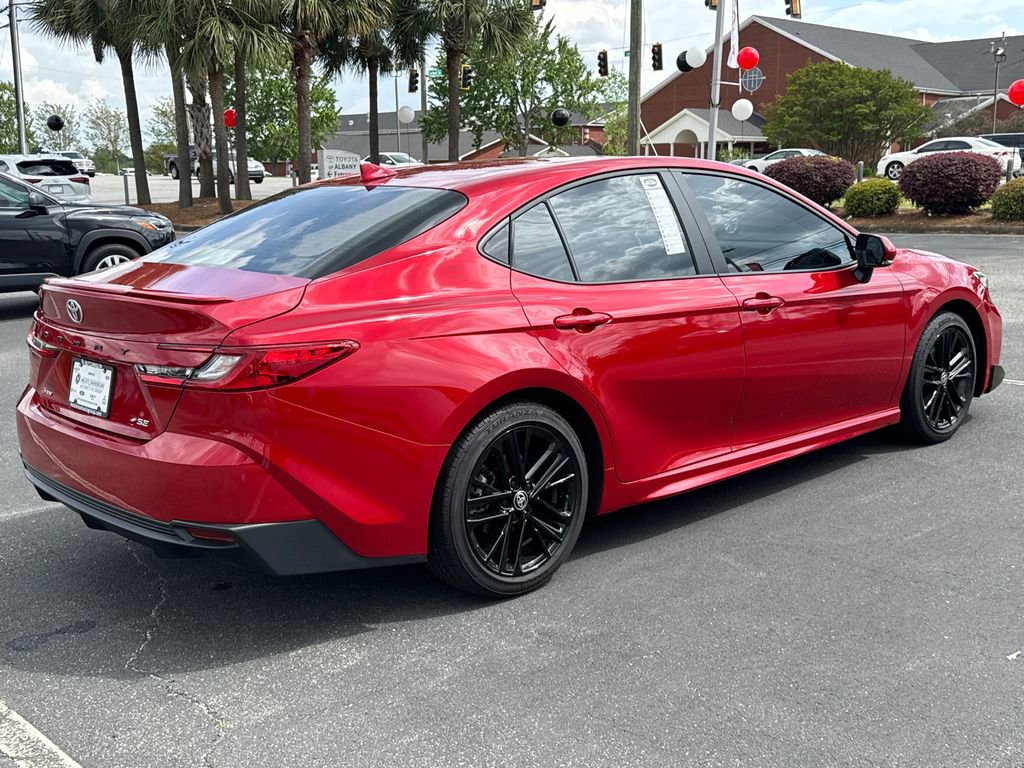 Used 2025 Toyota Camry SE w/ Convenience Package image 3