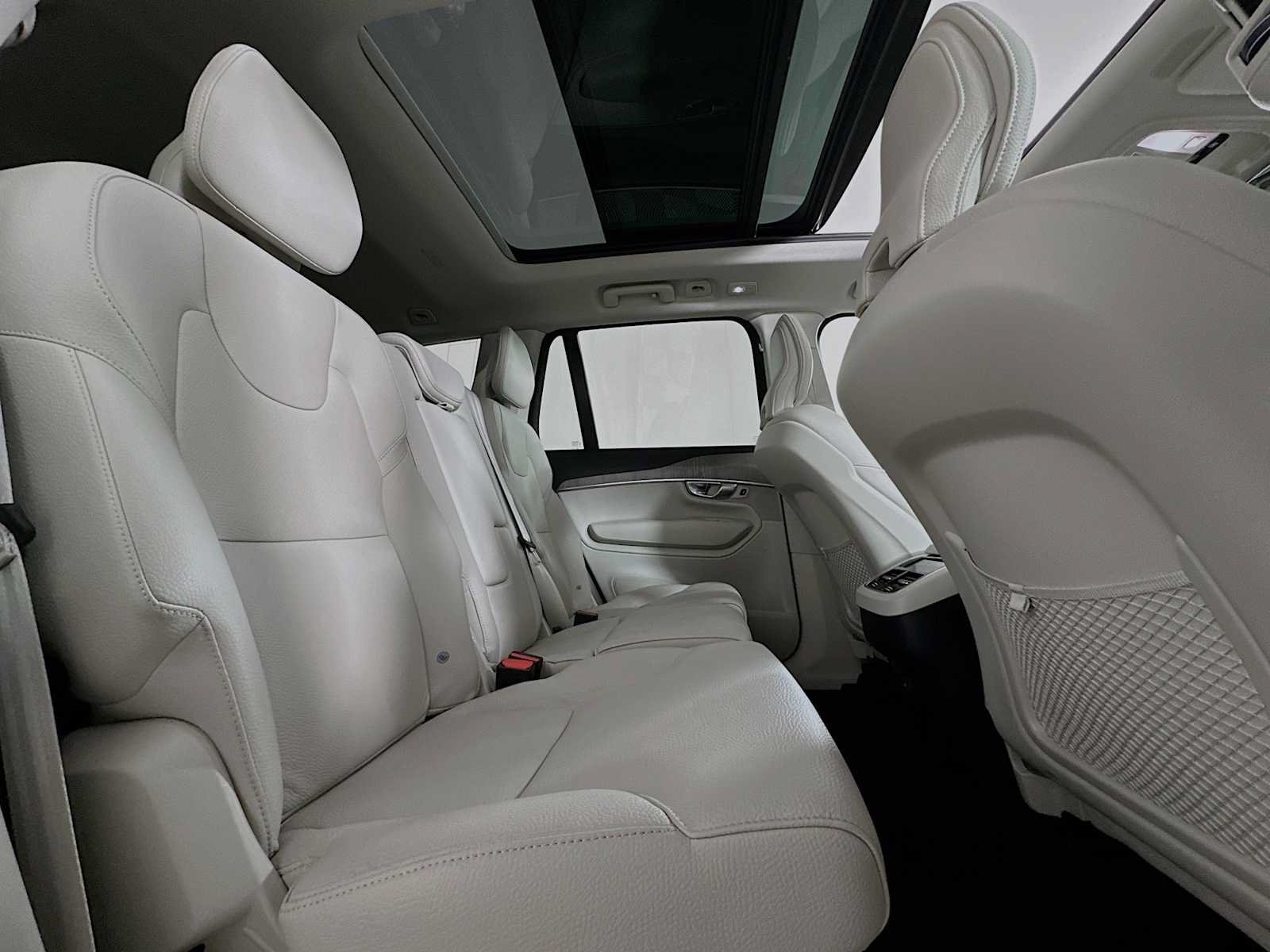 Used 2023 Volvo XC90 B5 Plus AWD/4WD image 27