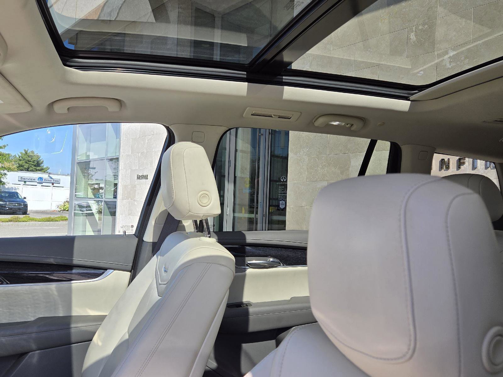 Used 2024 Cadillac XT6 Premium Luxury w/ Technology Package image 7