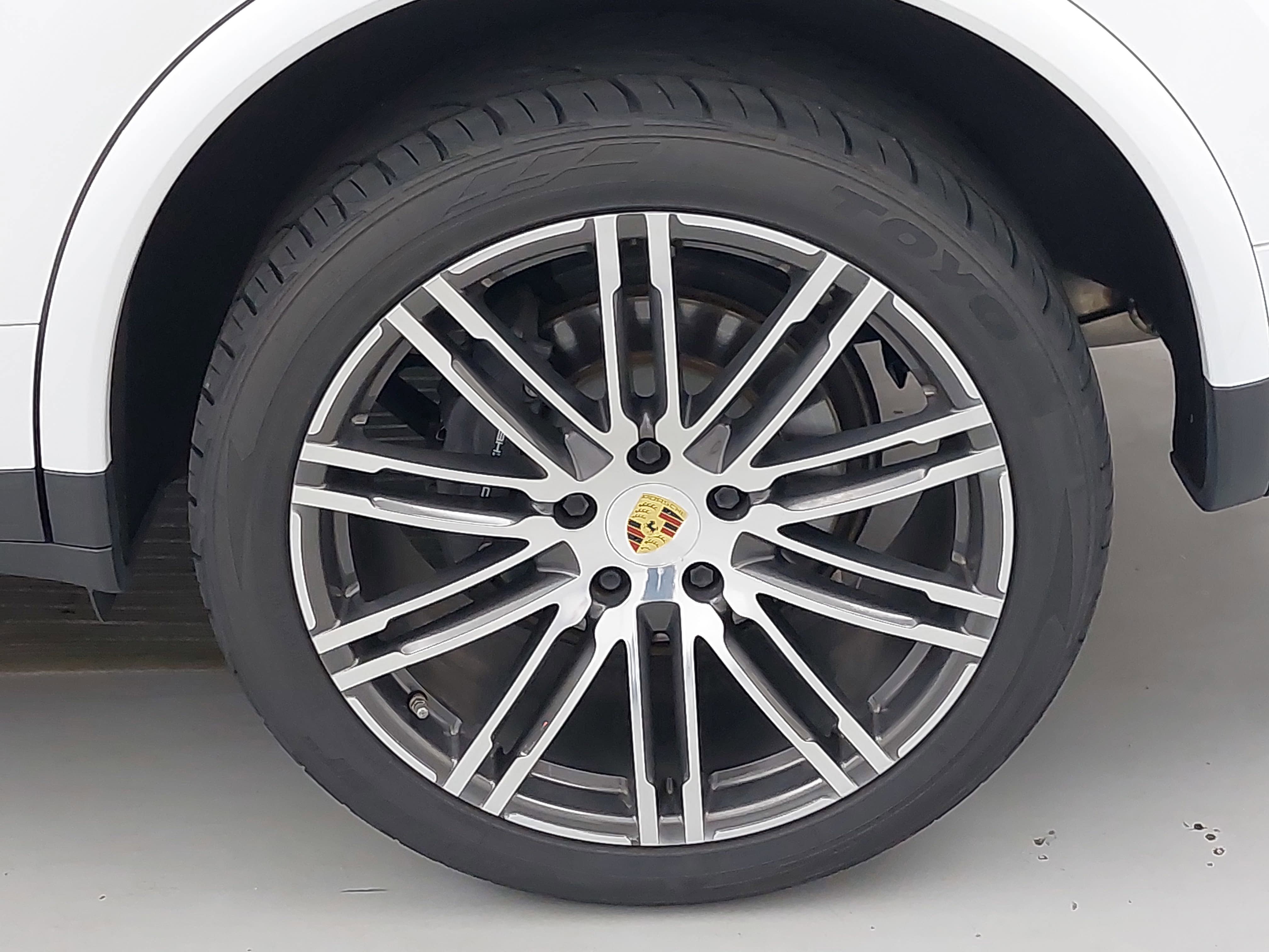 Used 2018 Porsche Cayenne Platinum Edition AWD/4WD image 34