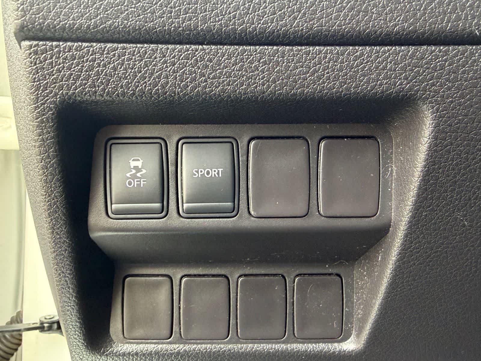 Used 2014 Nissan Rogue SV FWD image 15