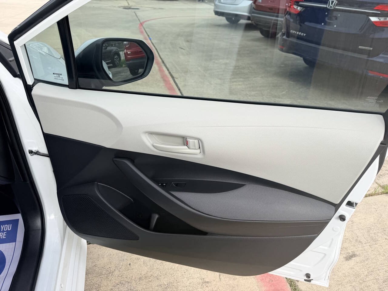 Used 2022 Toyota Corolla LE FWD image 18