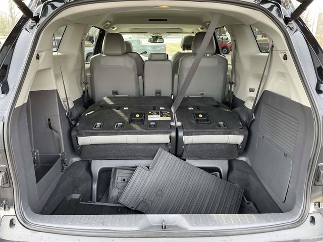 Used 2022 Toyota Sienna XLE image 13