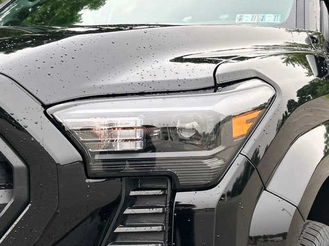Certified 2025 Toyota Tacoma SR5 AWD/4WD image 9
