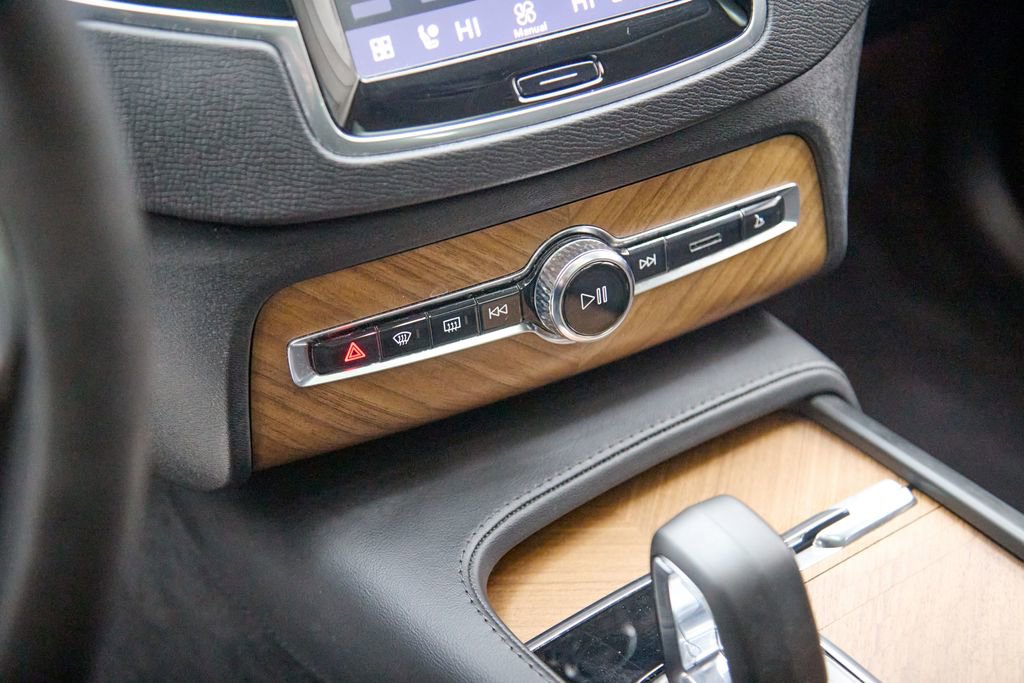 Certified 2024 Volvo XC90 B6 Plus w/ Protection Package Premier image 17