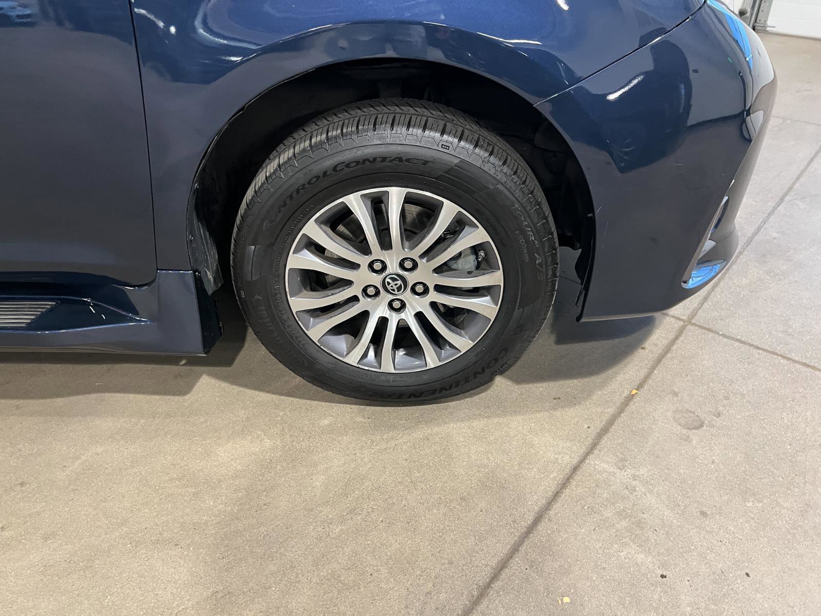 Used 2018 Toyota Sienna XLE w/ XLE Navigation Package image 42