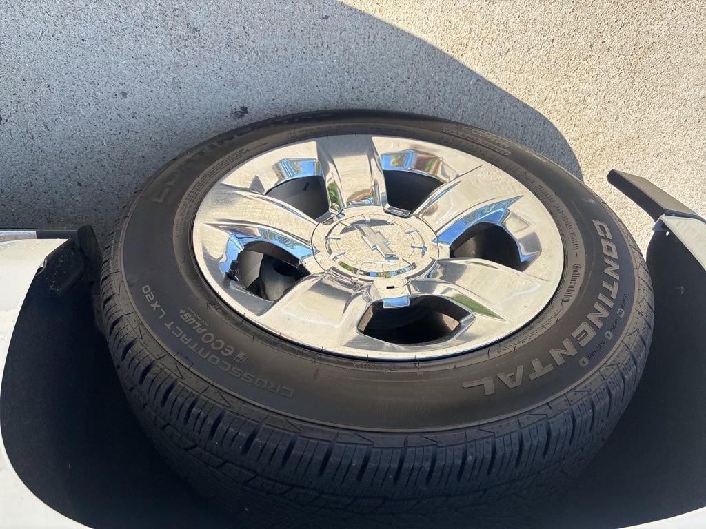 Used 2018 Chevrolet Suburban Premier image 24