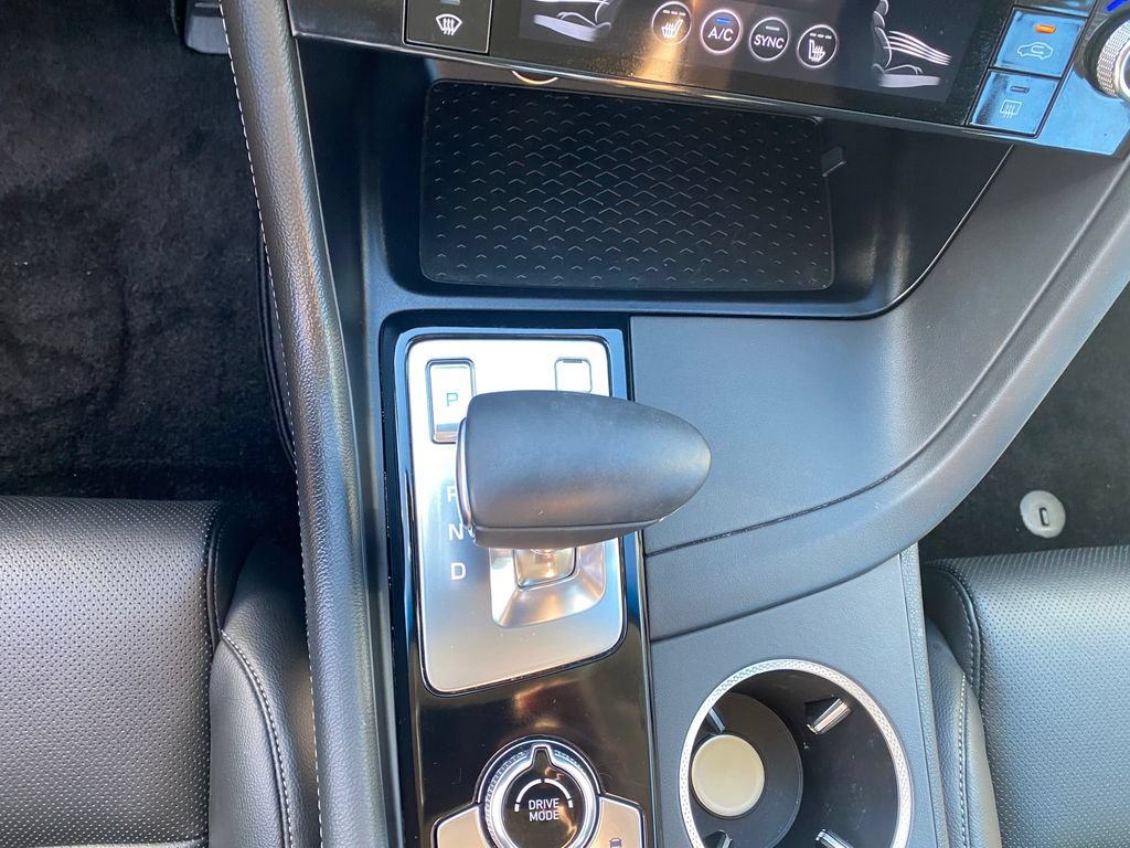 Certified 2025 Genesis G70 2.5T RWD image 35