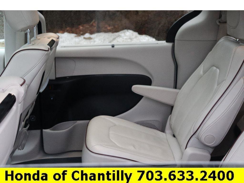 Used 2019 Chrysler Pacifica Limited w/ Advanced Safetytec Group image 23