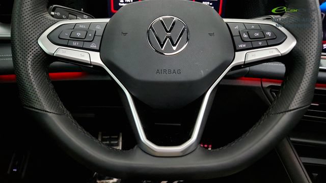 Used 2025 Volkswagen Tiguan SE R-Line FWD image 63