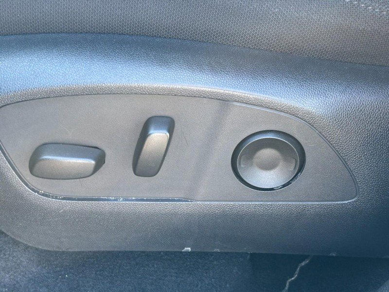 Used 2025 GMC Acadia Elevation image 16