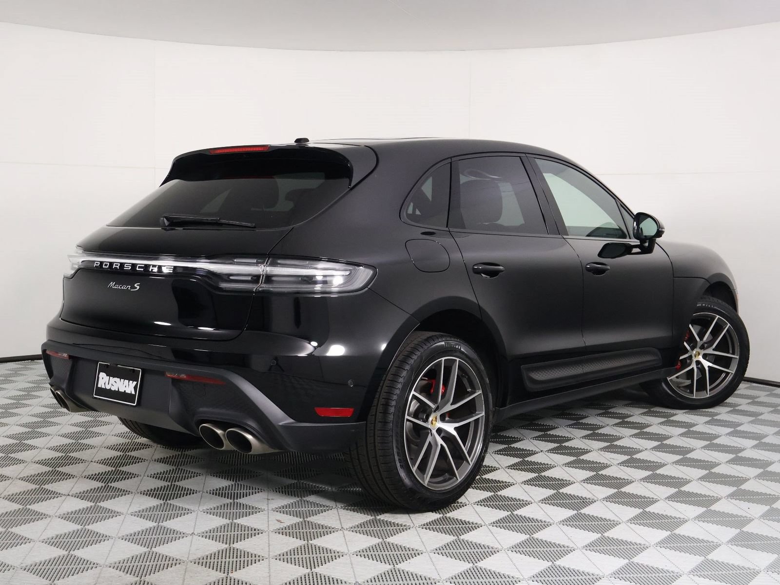 Certified 2024 Porsche Macan S AWD/4WD image 7