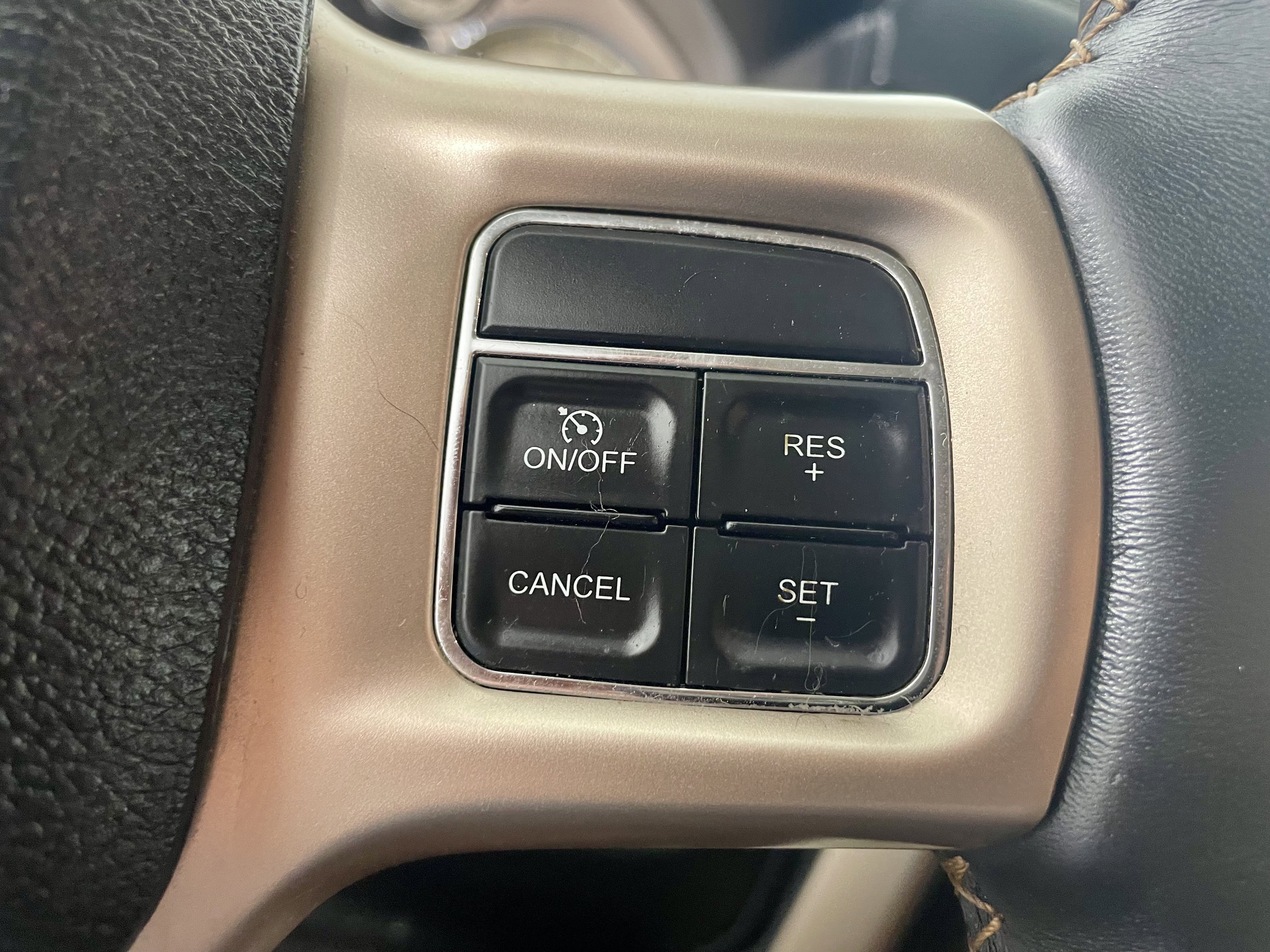 Used 2014 RAM 3500 Laramie Longhorn image 19