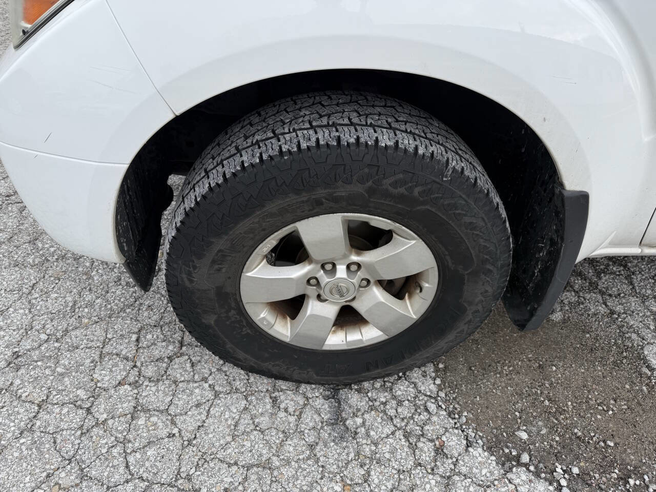 Used 2012 Nissan Frontier SV image 10