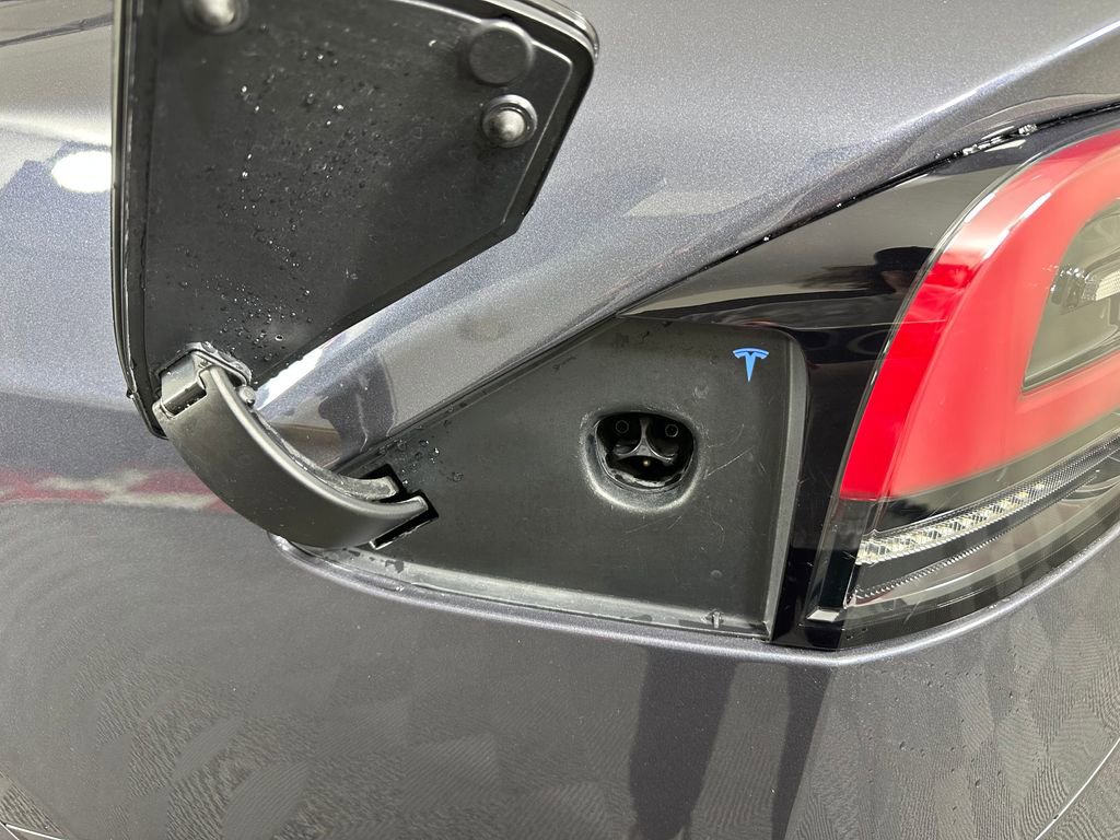 Used 2023 Tesla Model X image 6