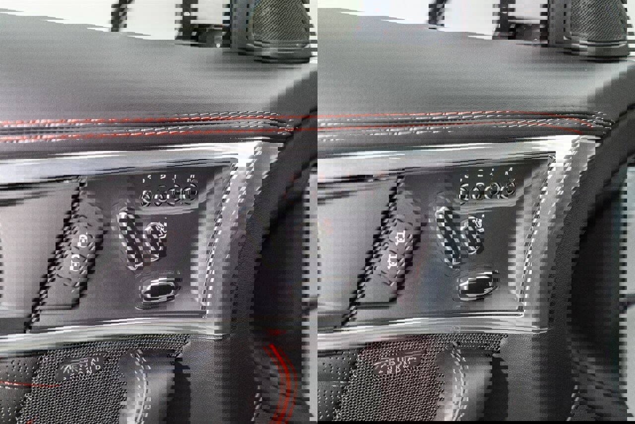 Used 2020 Jaguar F-TYPE SVR image 79