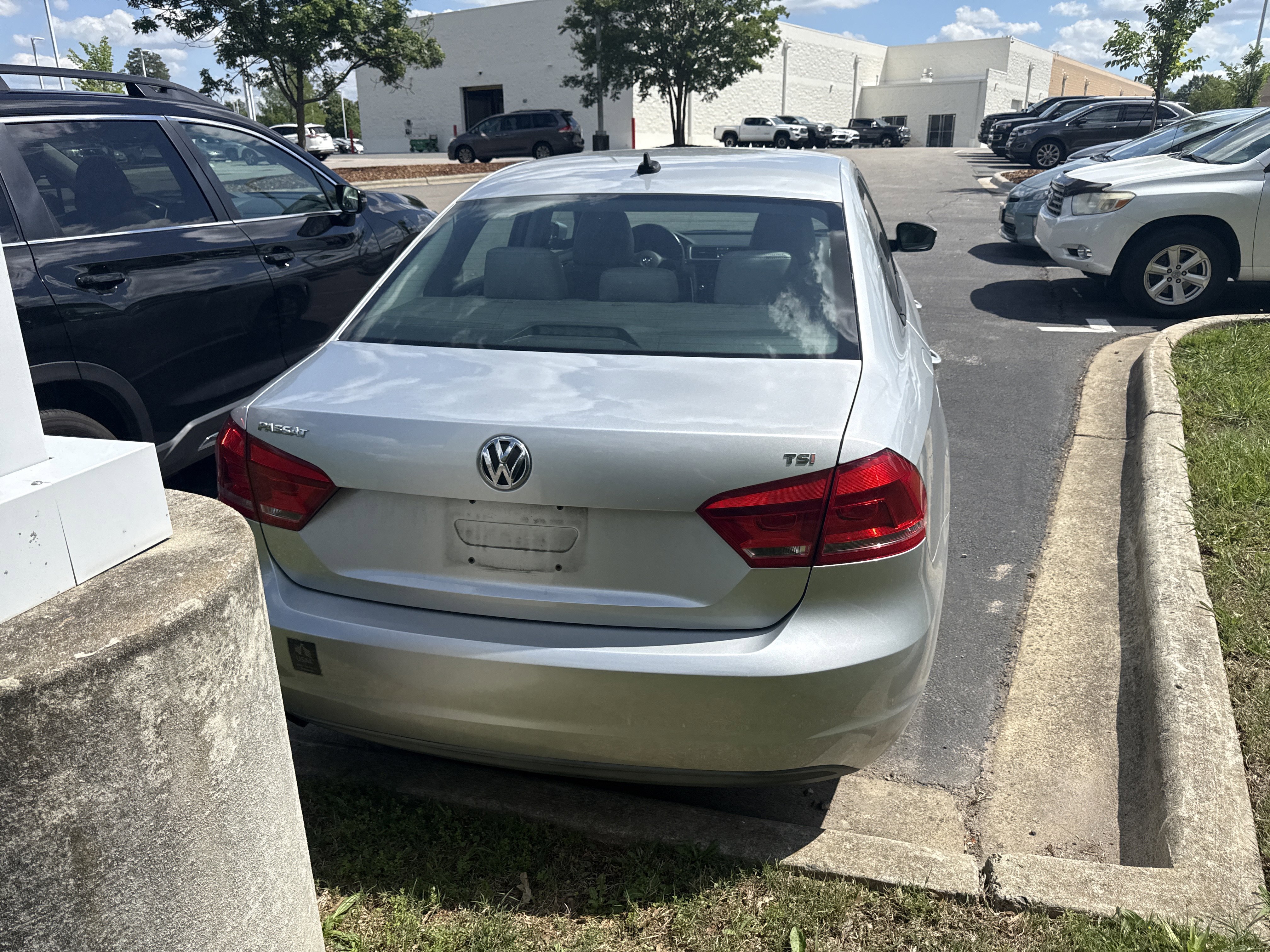 Used 2014 Volkswagen Passat 1.8T Wolfsburg Edition FWD image 9