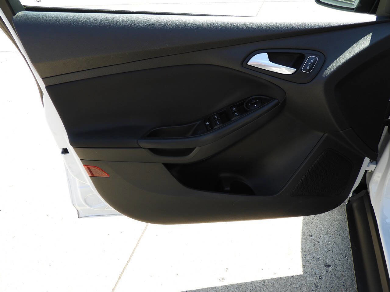 Used 2018 Ford Focus SE FWD image 19