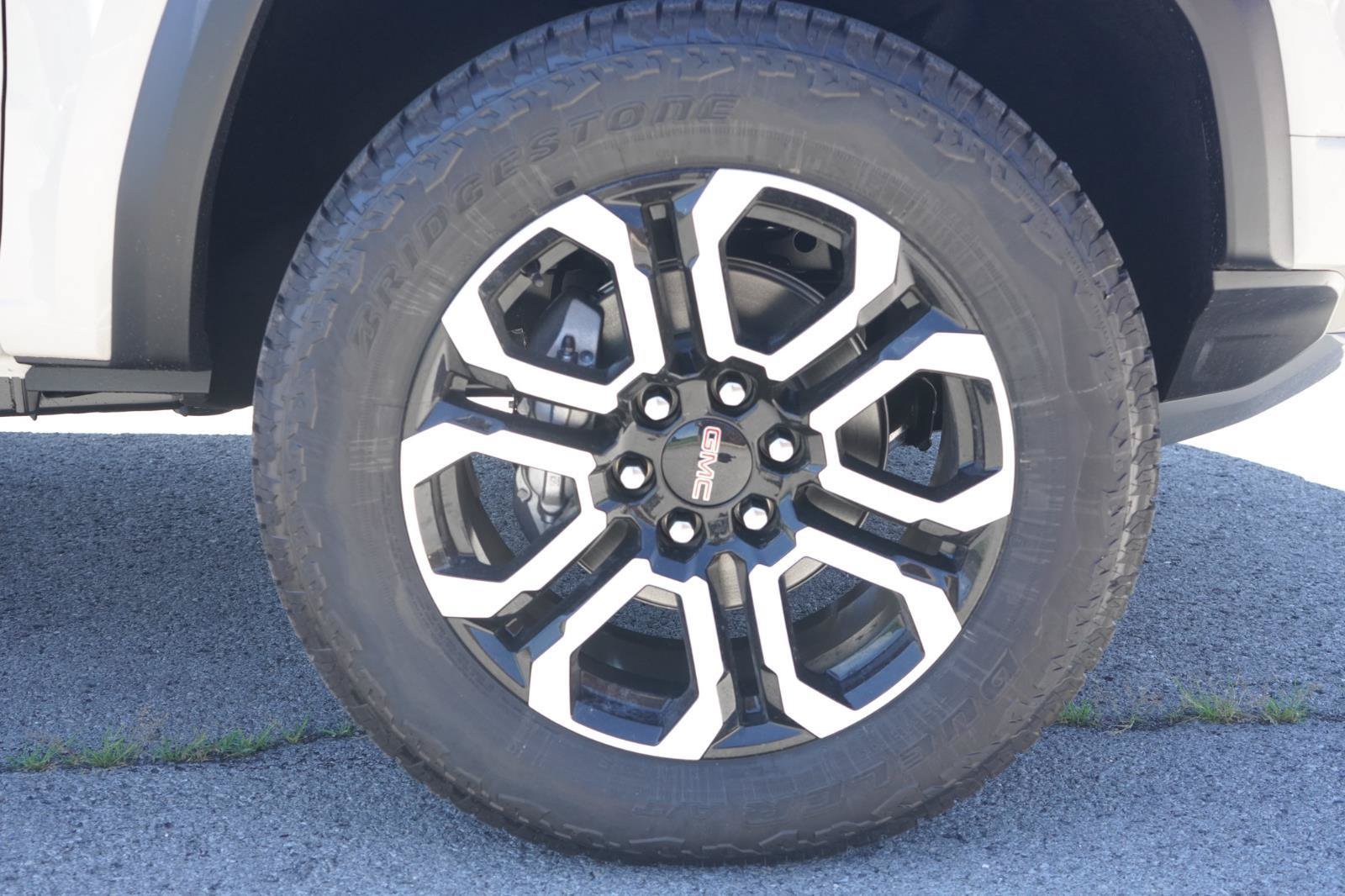 New 2026 GMC Canyon AT4 w/ Technology Plus Package AWD/4WD image 14