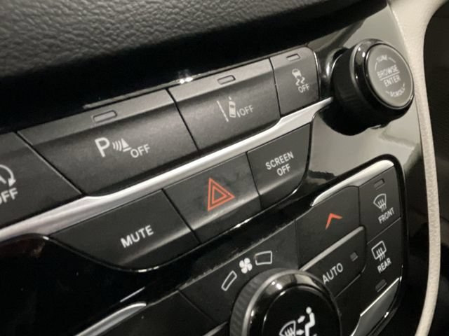 Used 2024 Chrysler Pacifica Touring-L FWD image 31