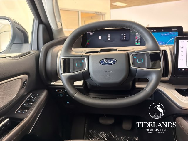Certified 2025 Ford Expedition Active AWD/4WD image 18