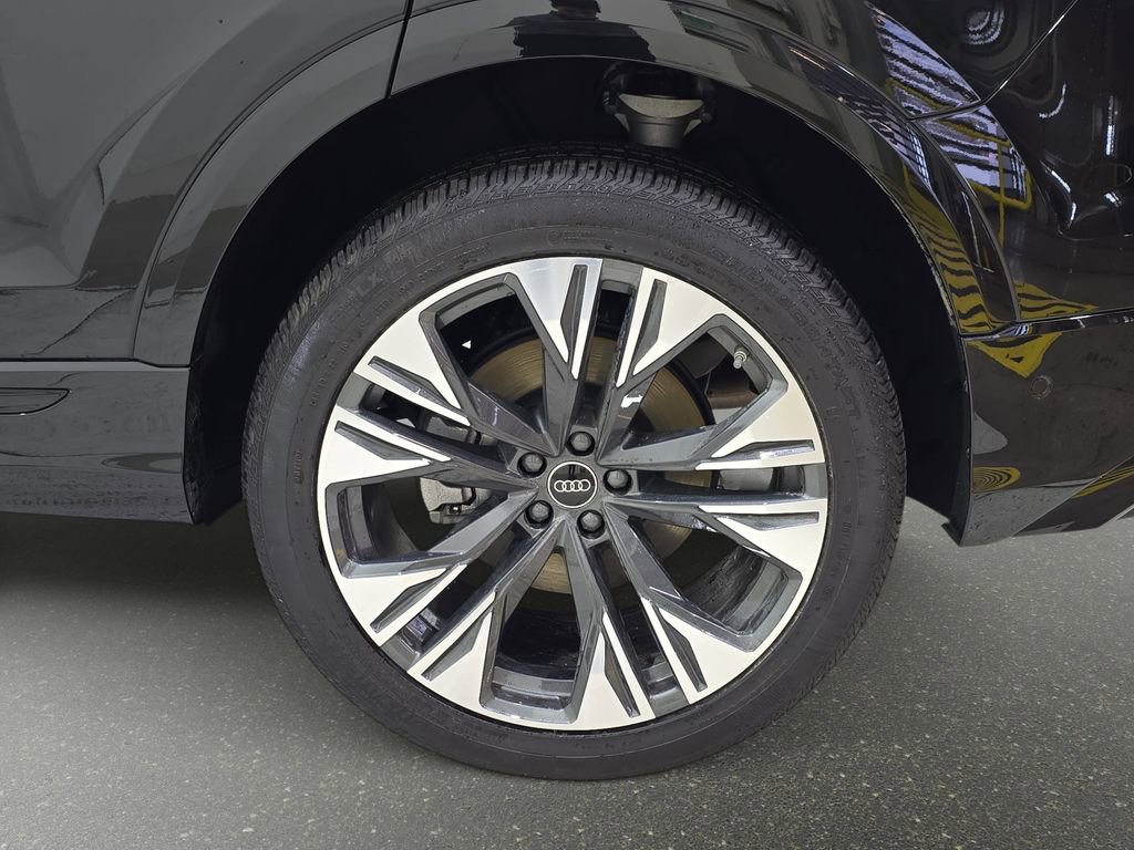 Used 2025 Audi Q8 Premium Plus image 35