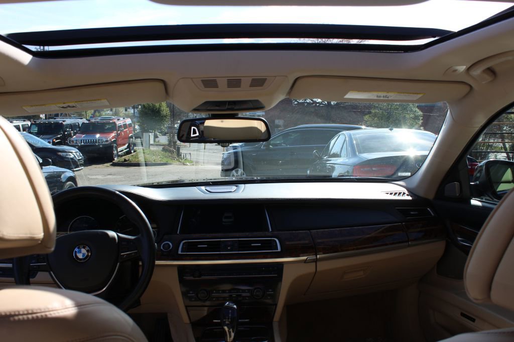 Used 2014 BMW 750i xDrive XI image 25