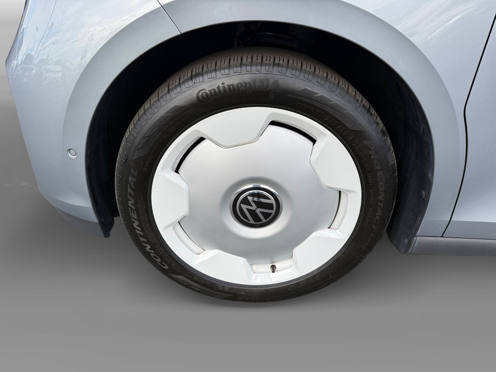 Certified 2025 Volkswagen ID. Buzz 1st Edition RWD image 9