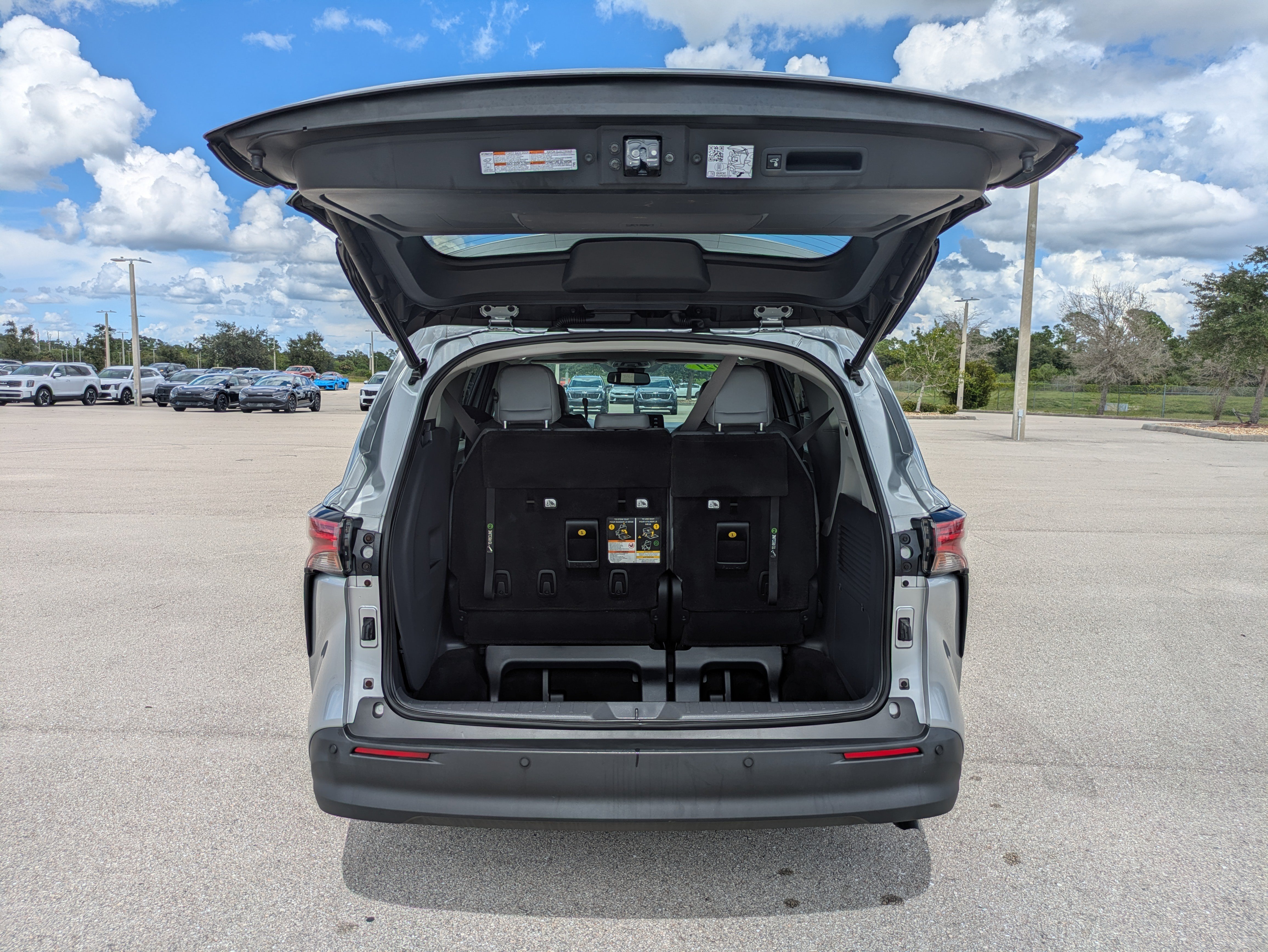 Used 2021 Toyota Sienna XLE w/ XLE Plus Package FWD image 33