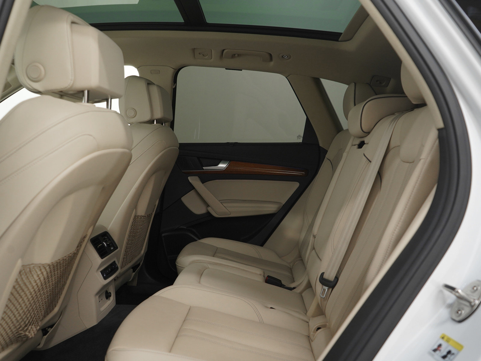 Used 2023 Audi Q5 e Prestige w/ Prestige Package image 18