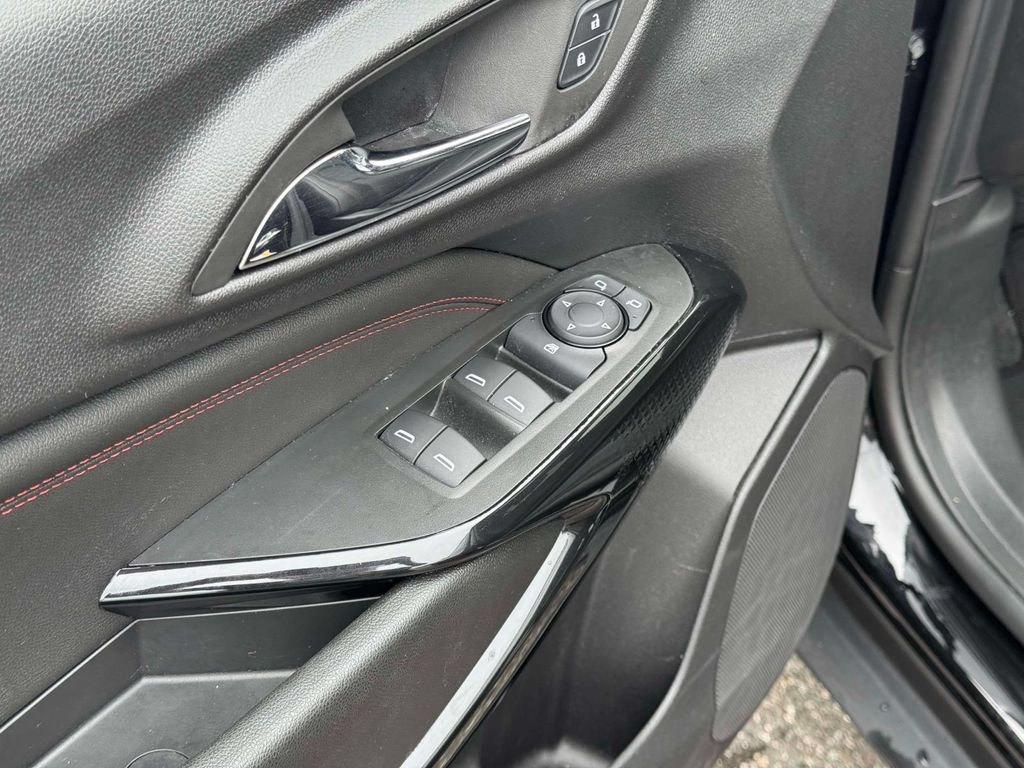 Used 2026 Chevrolet Trax RS w/ Sunroof Package FWD image 18
