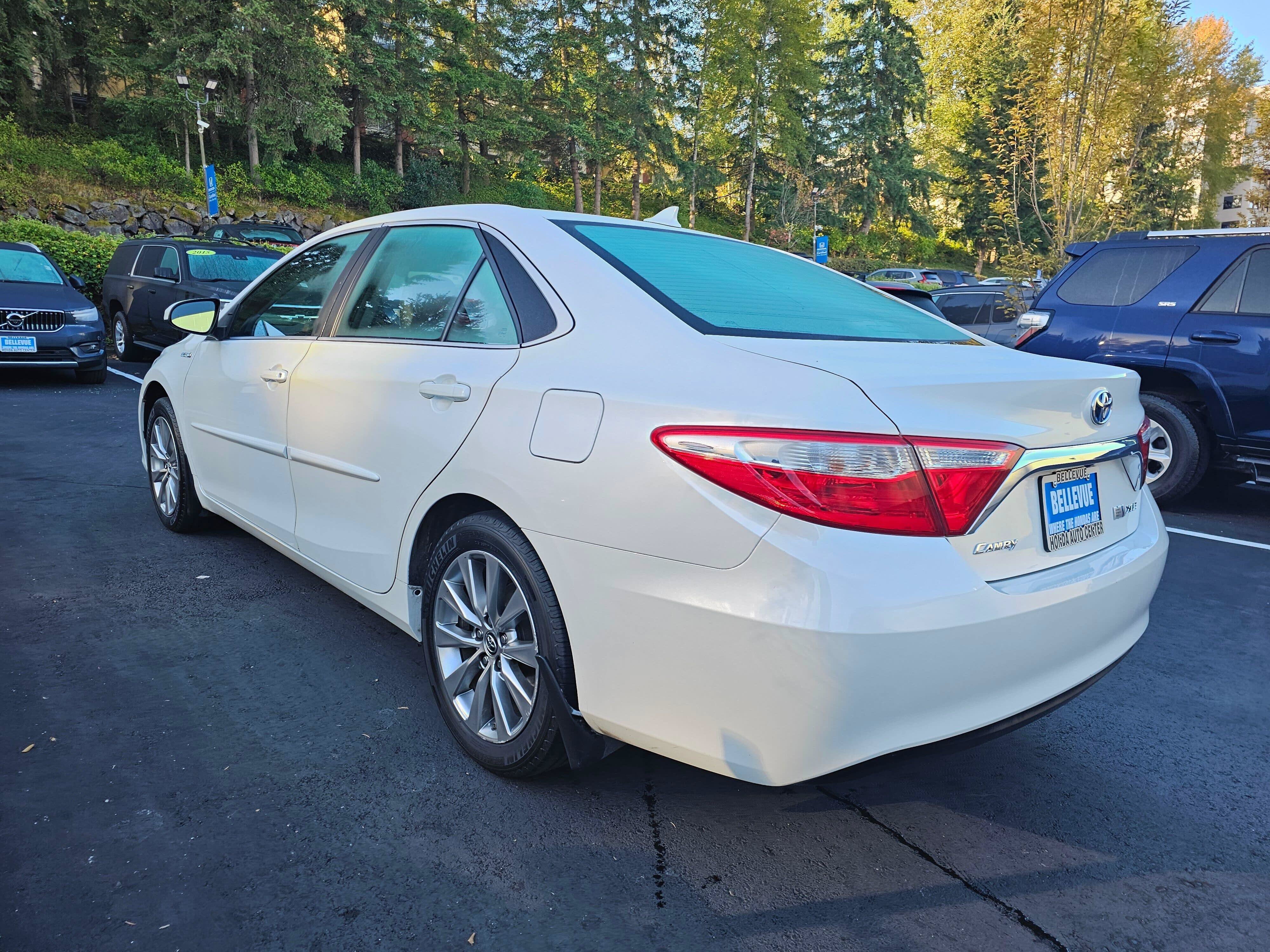 Used 2015 Toyota Camry XLE w/ Moonroof Package FWD image 5