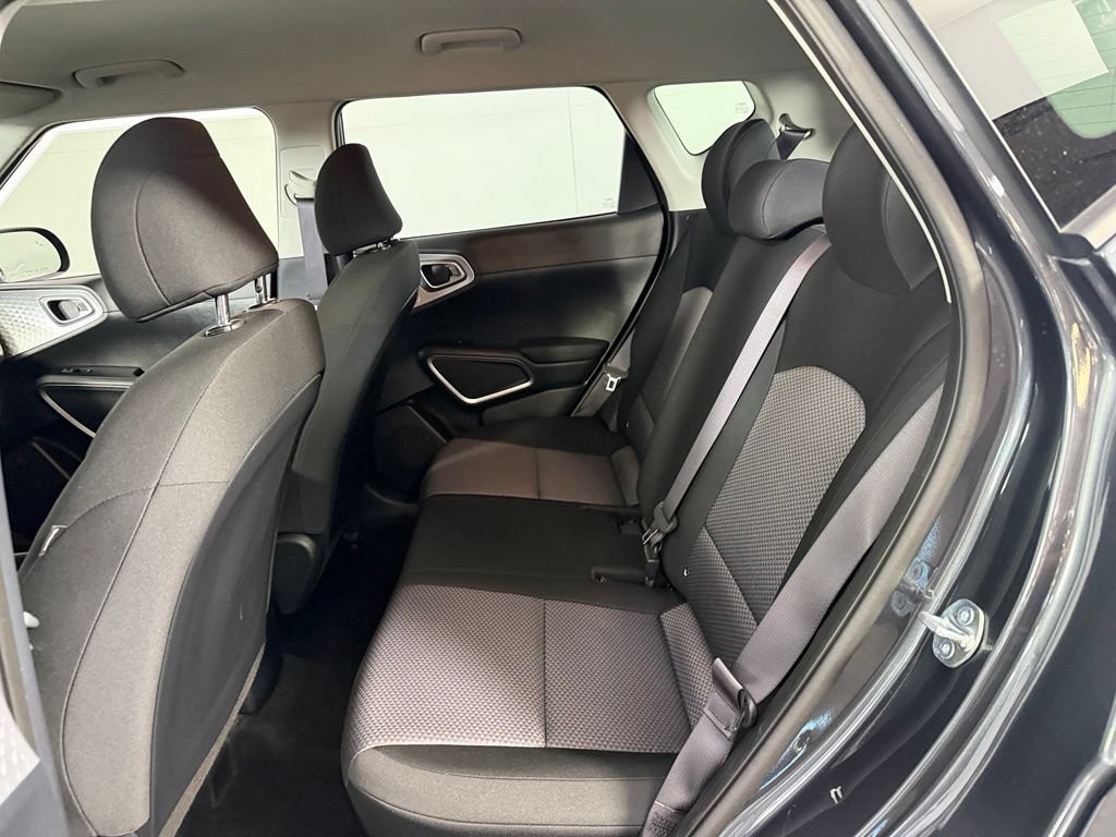 Used 2025 Kia Soul LX w/ LX Technology Package FWD image 20