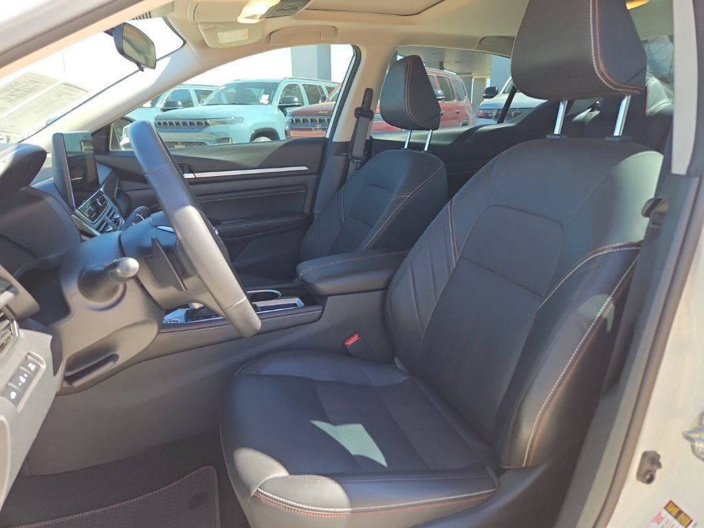 Used 2023 Nissan Altima 2.5 SR w/ SR Premium Package FWD image 16