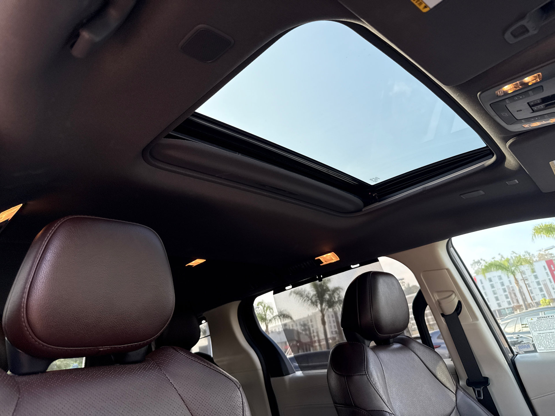 Used 2023 Toyota Sienna Platinum FWD image 14