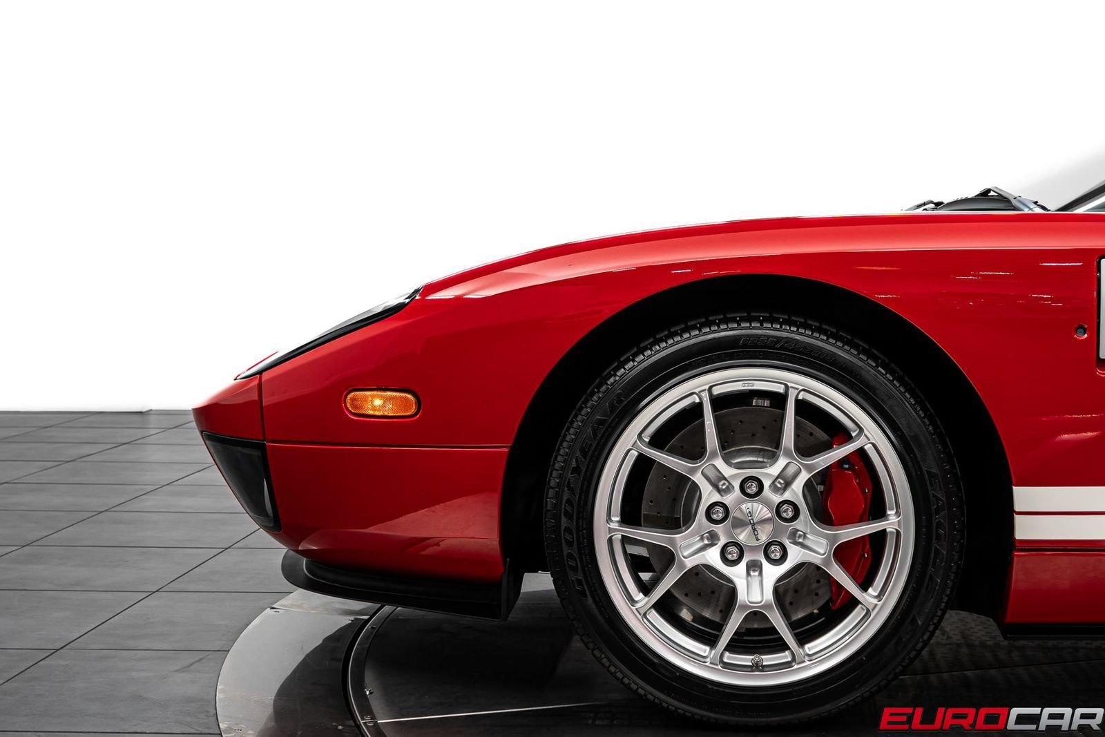 Used 2005 Ford GT RWD image 14