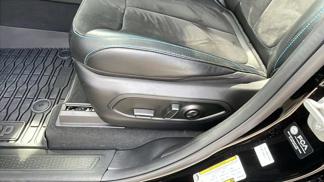 Used 2023 Jeep Grand Cherokee Trailhawk image 32