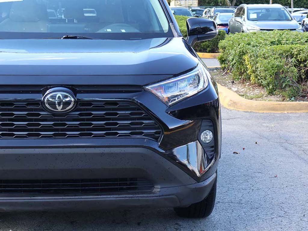 Used 2019 Toyota RAV4 XLE w/ Convenience Package FWD image 13