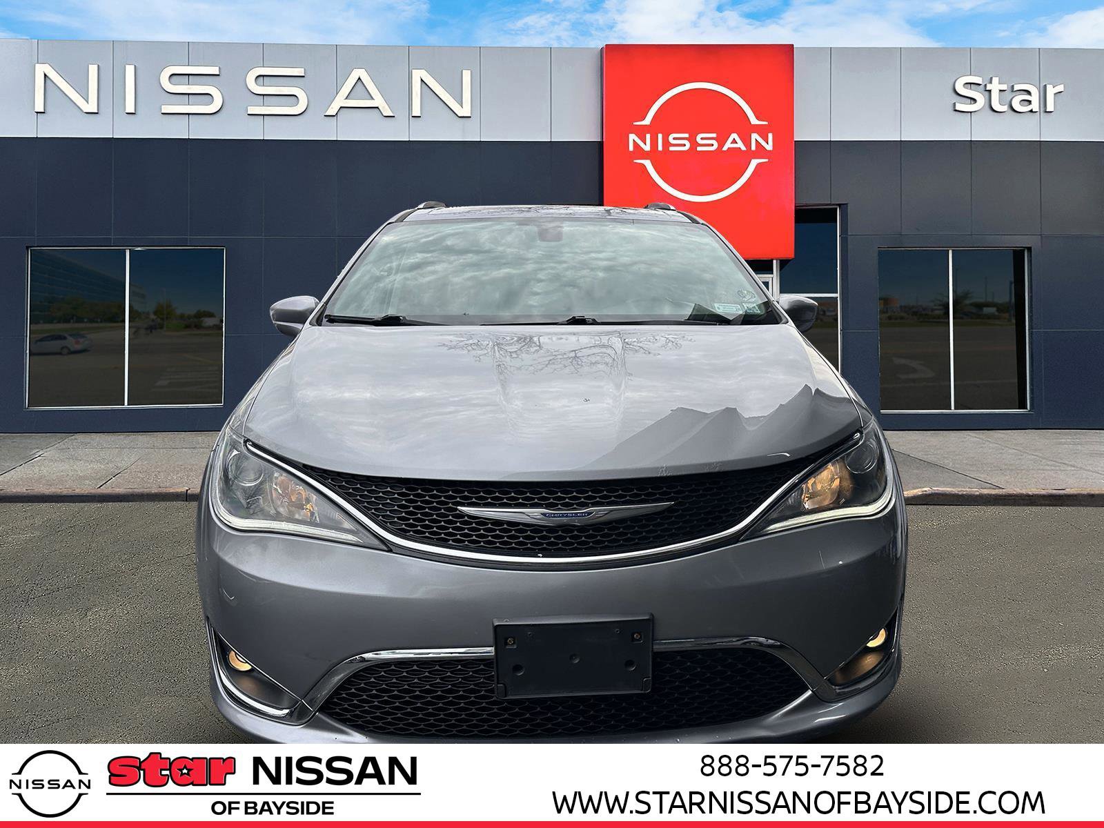 Used 2018 Chrysler Pacifica Touring-L image 7