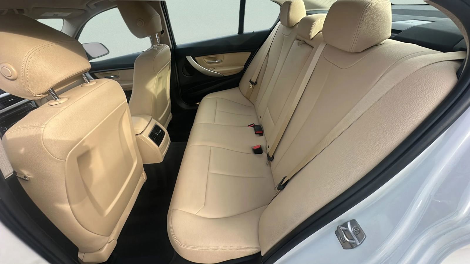 Used 2018 BMW 320i Sedan image 18