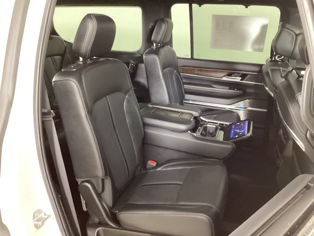 Used 2022 Jeep Grand Wagoneer Series I AWD/4WD image 40