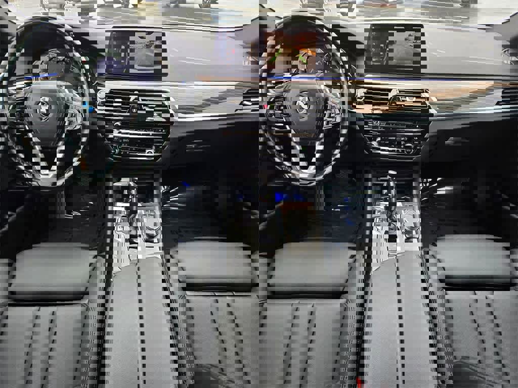 Used 2019 BMW 530i w/ Convenience Package image 9