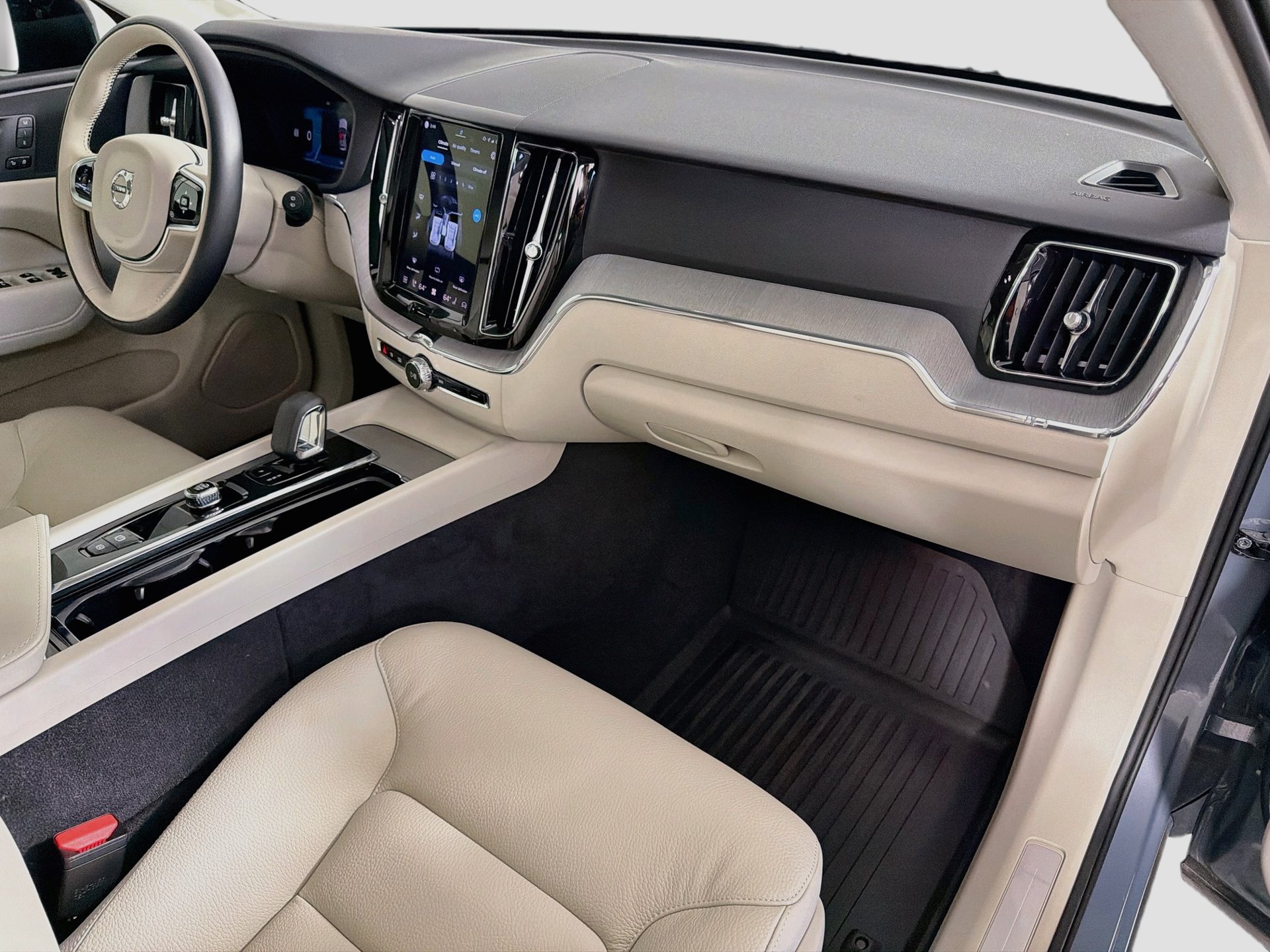 Certified 2024 Volvo XC60 T8 Plus w/ Protection Package Premier AWD/4WD image 28