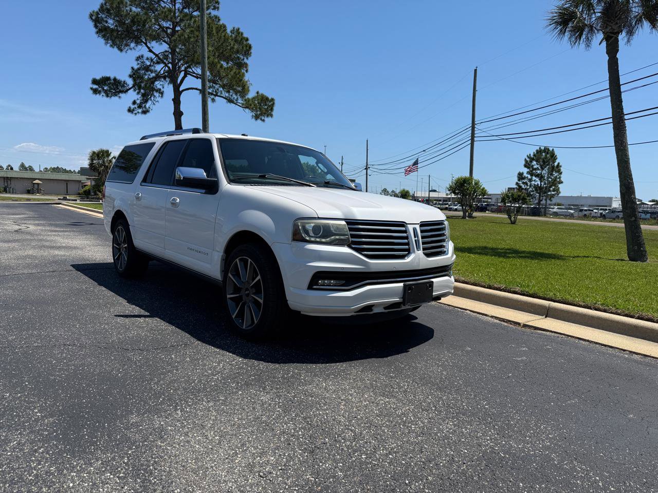 Used 2016 Lincoln Navigator L Reserve RWD image 4
